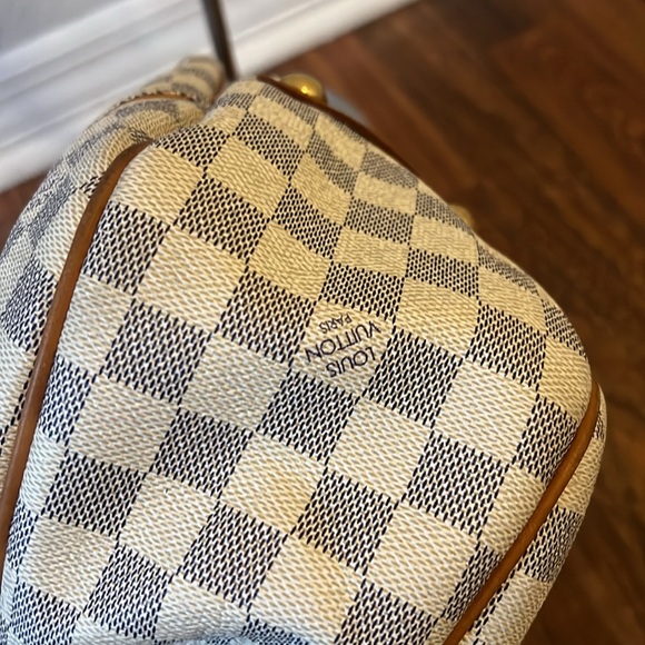 1017 LV Galleria AZur - Picture 8 of 13